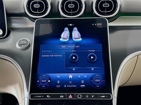 Used 2025 Mercedes-Benz C 300 4MATIC Sedan image 23