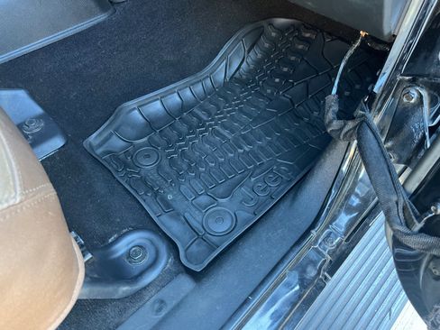 Used 2017 Jeep Wrangler 75th Anniversary image 27