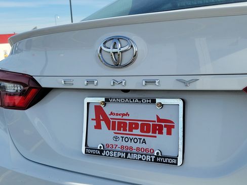 Used 2024 Toyota Camry SE image 6