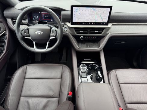 Used 2025 Ford Explorer Platinum w/ LUX Leather Package image 22