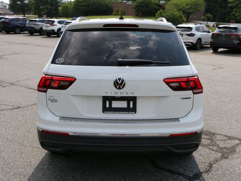 Used 2022 Volkswagen Tiguan SE AWD/4WD image 4