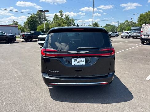 Used 2023 Chrysler Pacifica Touring-L FWD image 31