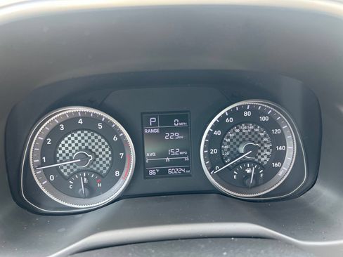 Used 2019 Hyundai Elantra SE FWD image 17