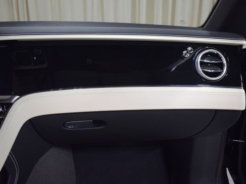 New 2025 Bentley Continental GTC image 25