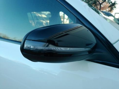 Used 2021 Mercedes-Benz GLB 250 image 24