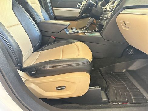 Used 2016 Ford Explorer XLT image 36