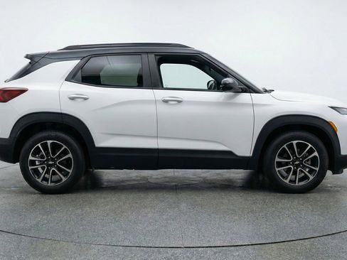Used 2025 Chevrolet TrailBlazer LT FWD image 11