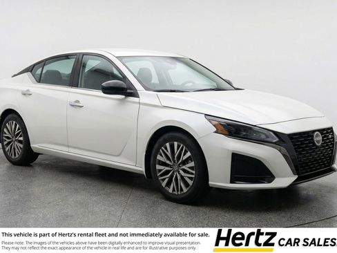 Used 2025 Nissan Altima 2.5 SV image 1