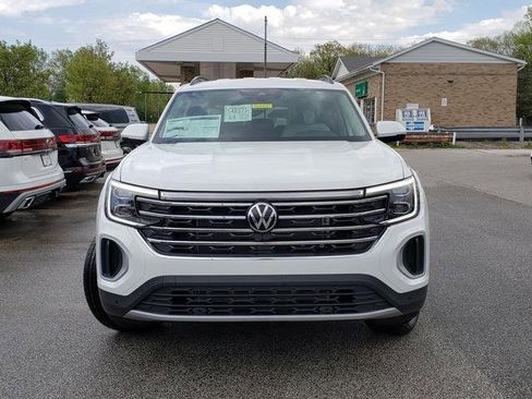 New 2025 Volkswagen Atlas SE image 2
