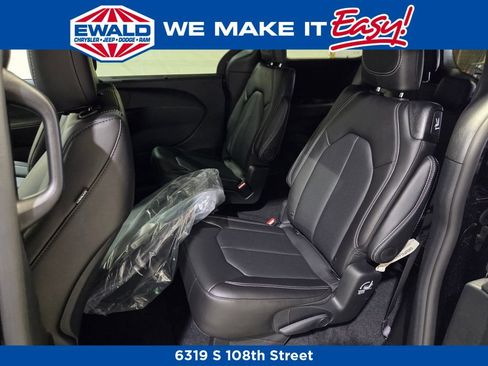 New 2027 Chrysler Pacifica LX FWD image 15