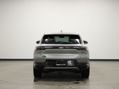 Used 2025 Chevrolet Equinox EV LT w/ Convenience Package image 7