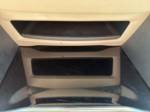 Used 2023 Chrysler Pacifica Limited FWD image 35