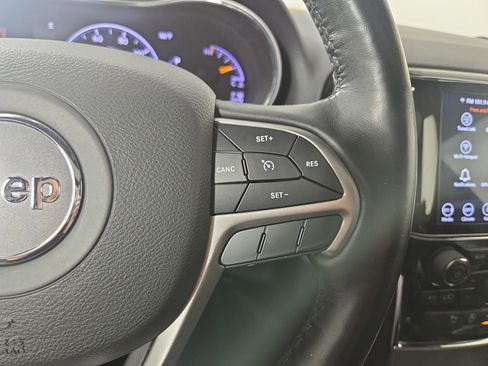 Used 2021 Jeep Grand Cherokee Limited image 16