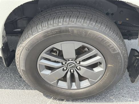 Certified 2025 Nissan Frontier SV w/ SV Convenience Package RWD image 9