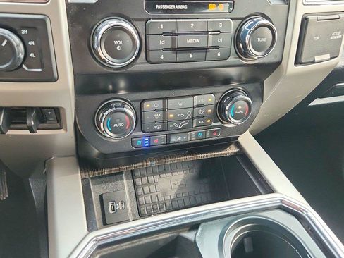 Used 2021 Ford F250 Lariat w/ Lariat Ultimate Package AWD/4WD image 26