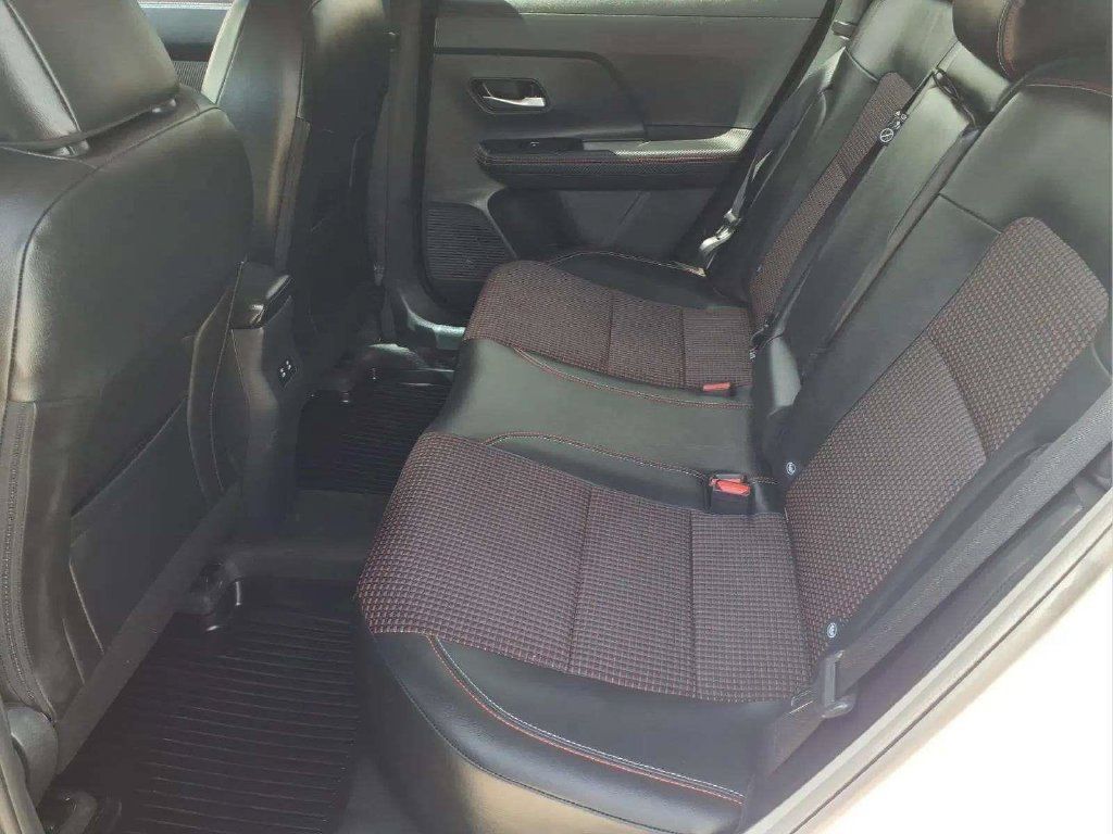 Used 2025 Nissan Kicks SR AWD/4WD image 12