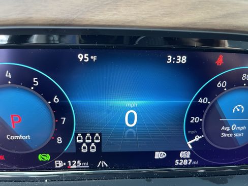 Used 2025 Volkswagen Atlas SE AWD/4WD image 11