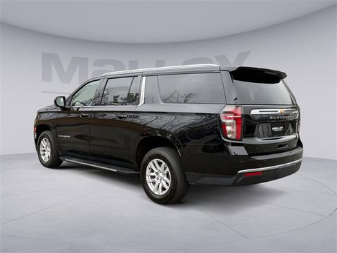 Used 2024 Chevrolet Suburban LT image 3