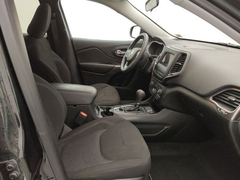 Used 2019 Jeep Cherokee Latitude w/ Popular Appearance Group image 21