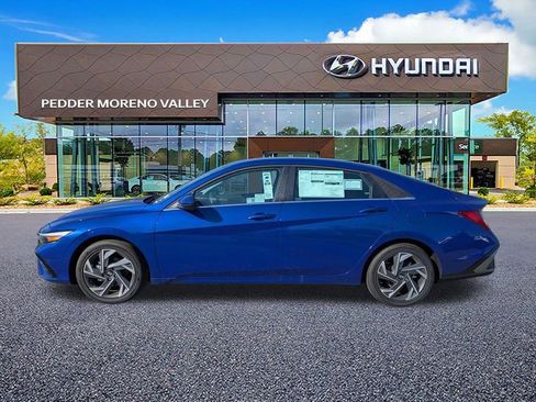 New 2025 Hyundai Elantra SEL image 3