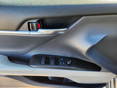 Used 2021 Toyota Camry SE w/ Cold Weather Package image 16