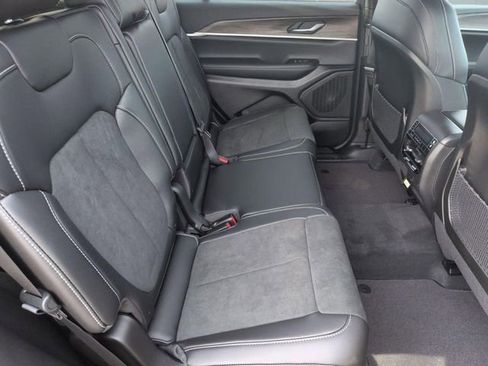 New 2026 Jeep Grand Cherokee L Laredo image 31