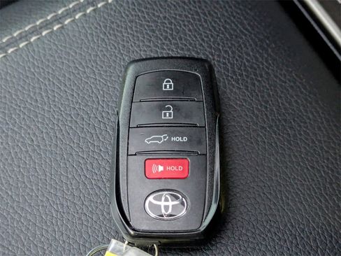 Used 2024 Toyota Land Cruiser image 31