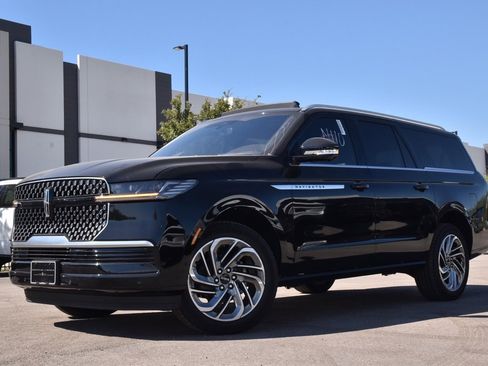 New 2025 Lincoln Navigator L Reserve image 1