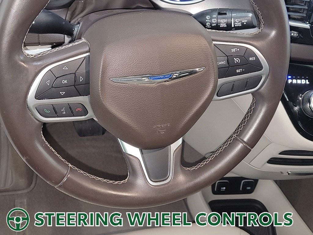 Used 2017 Chrysler Pacifica Touring-L FWD image 16