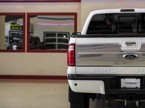 Used 2016 Ford F350 Platinum w/ FX4 Off-Road Package AWD/4WD image 42