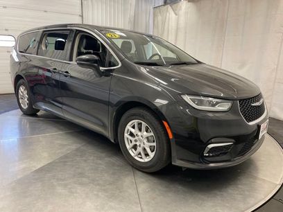 Used 2023 Chrysler Pacifica Touring-L