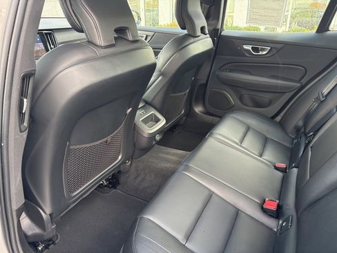 Certified 2025 Volvo S60 B5 Core image 32