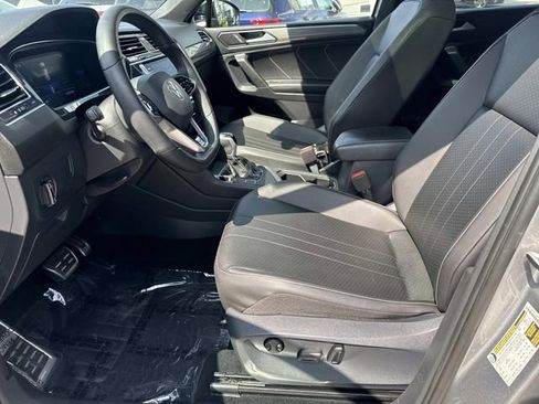 Used 2022 Volkswagen Tiguan SE R-Line FWD image 15
