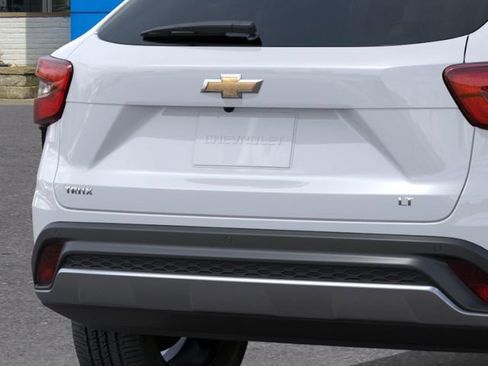 New 2026 Chevrolet Trax LT w/ Driver Confidence Package FWD image 14