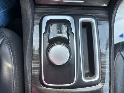 Used 2017 Chrysler 300 Limited RWD image 29