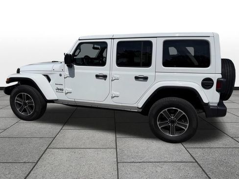 Used 2023 Jeep Wrangler Unlimited Sahara AWD/4WD image 36