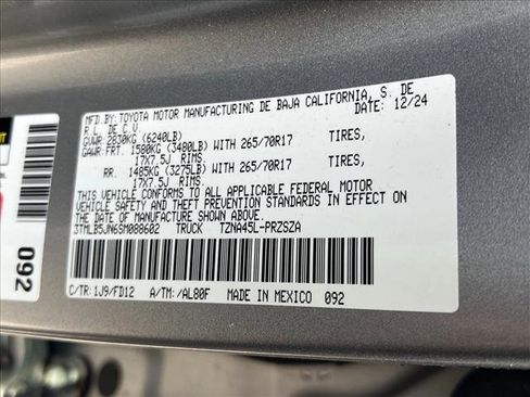 Certified 2025 Toyota Tacoma TRD Off-Road image 27