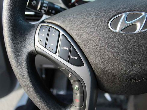 Used 2015 Hyundai Elantra SE w/ Option Group 02 image 16