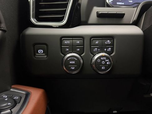 Used 2024 GMC Sierra 2500 Denali Ultimate AWD/4WD image 15