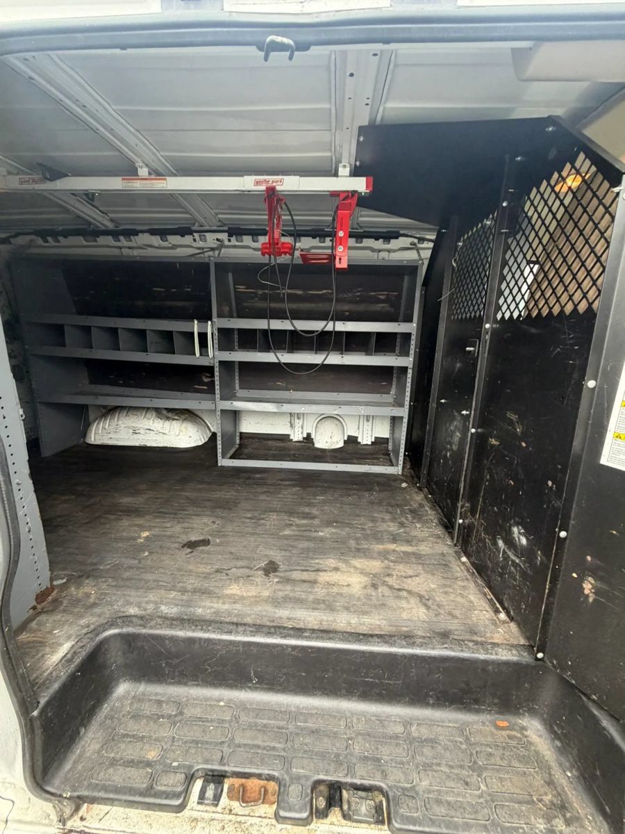 Used 2014 Chevrolet Express 2500 RWD image 11