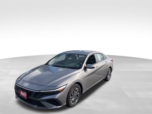 Used 2024 Hyundai Elantra SEL image 27