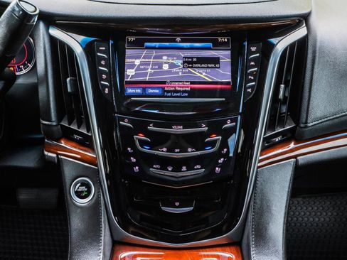 Used 2018 Cadillac Escalade Luxury image 33