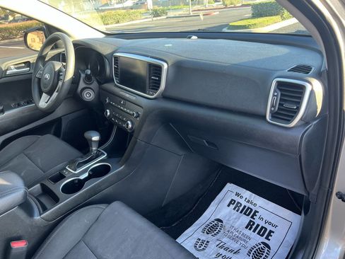 Used 2022 Kia Sportage LX image 7