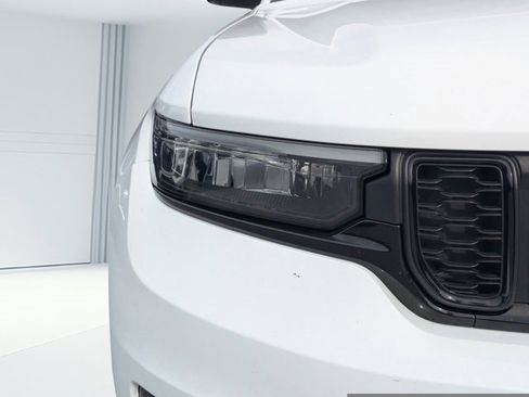 Used 2023 Jeep Grand Cherokee L Laredo image 8