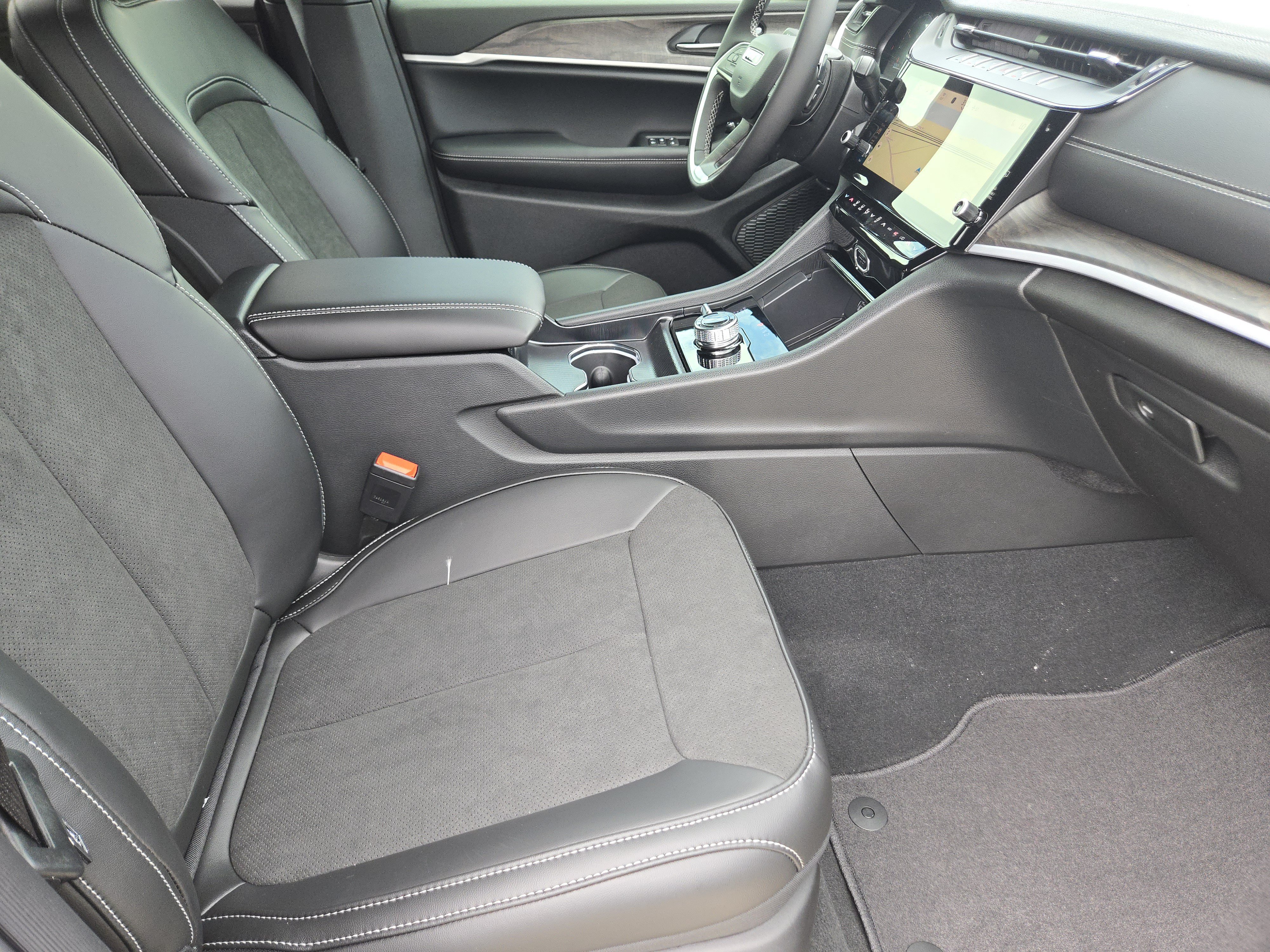 New 2026 Jeep Grand Cherokee Altitude AWD/4WD image 10