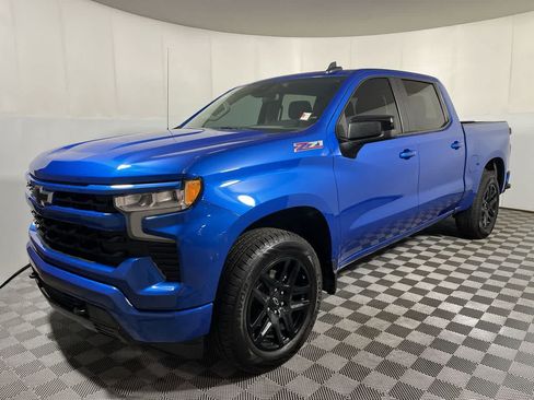 Used 2023 Chevrolet Silverado 1500 RST w/ Z71 Off-Road Package AWD/4WD image 4