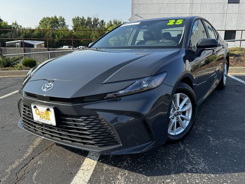 Used 2025 Toyota Camry LE FWD image 2