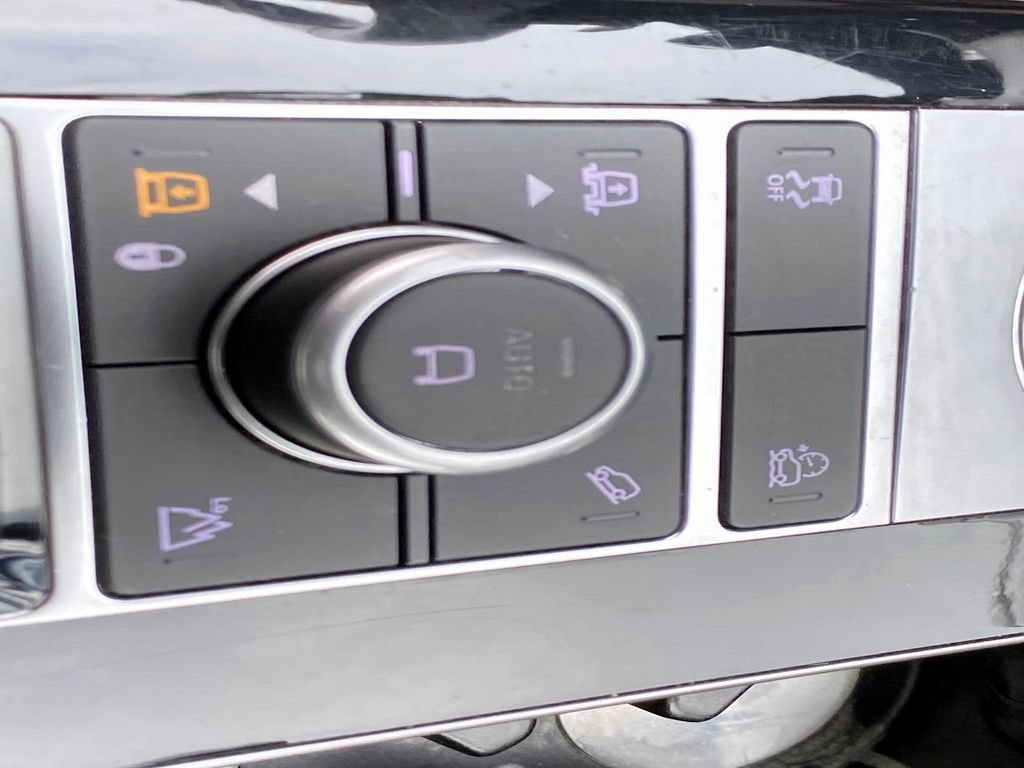 Used 2019 Land Rover Range Rover HSE AWD/4WD image 16