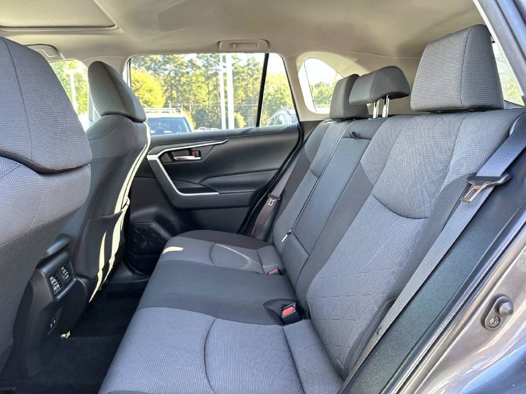 Used 2019 Toyota RAV4 XLE FWD image 12