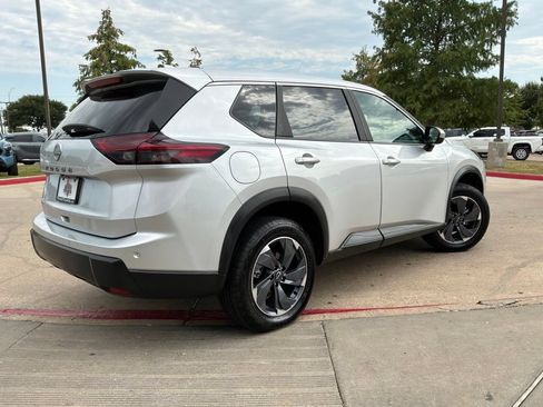 Used 2025 Nissan Rogue SV FWD image 6